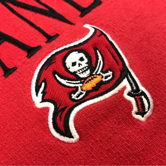 NFL Tampa Bay Buccaneers Mens Vintage Red Pullover Classic Fit Football Hoodie - Picture 5 of 9